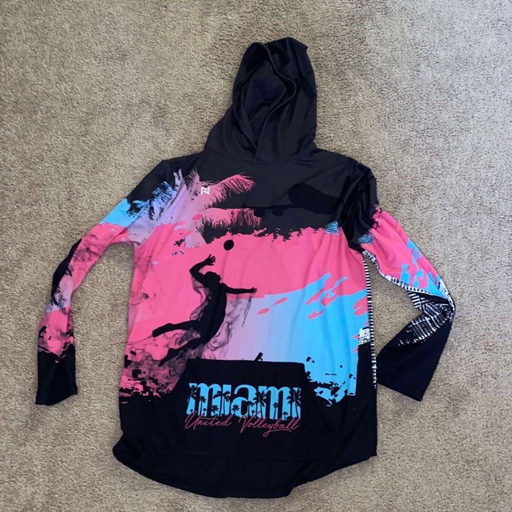 Miami United volleyball pull over